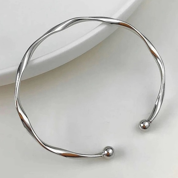 Gold or Silver Twist Design Open Cuff Bracelet. New - Picture 7 of 11